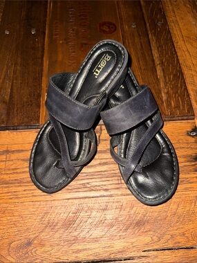 Born “Siene” Sandals